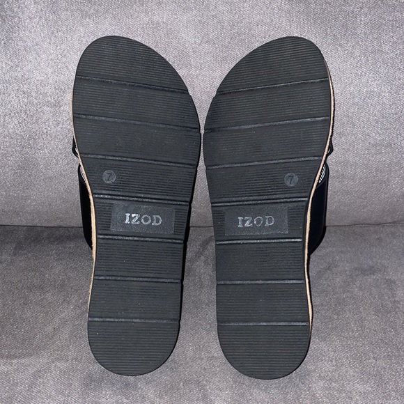 NWOT.  IZOD Women’s Black Leather & Suede sandals.  Size 7M - Picture 5 of 6